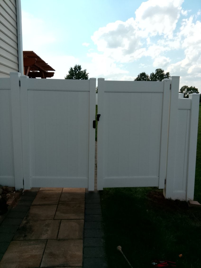 White vinyl privacy double gate, closed and latched